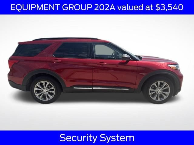 Certified 2024 Ford Explorer XLT w/ Equipment Group 202A AWD/4WD image 3