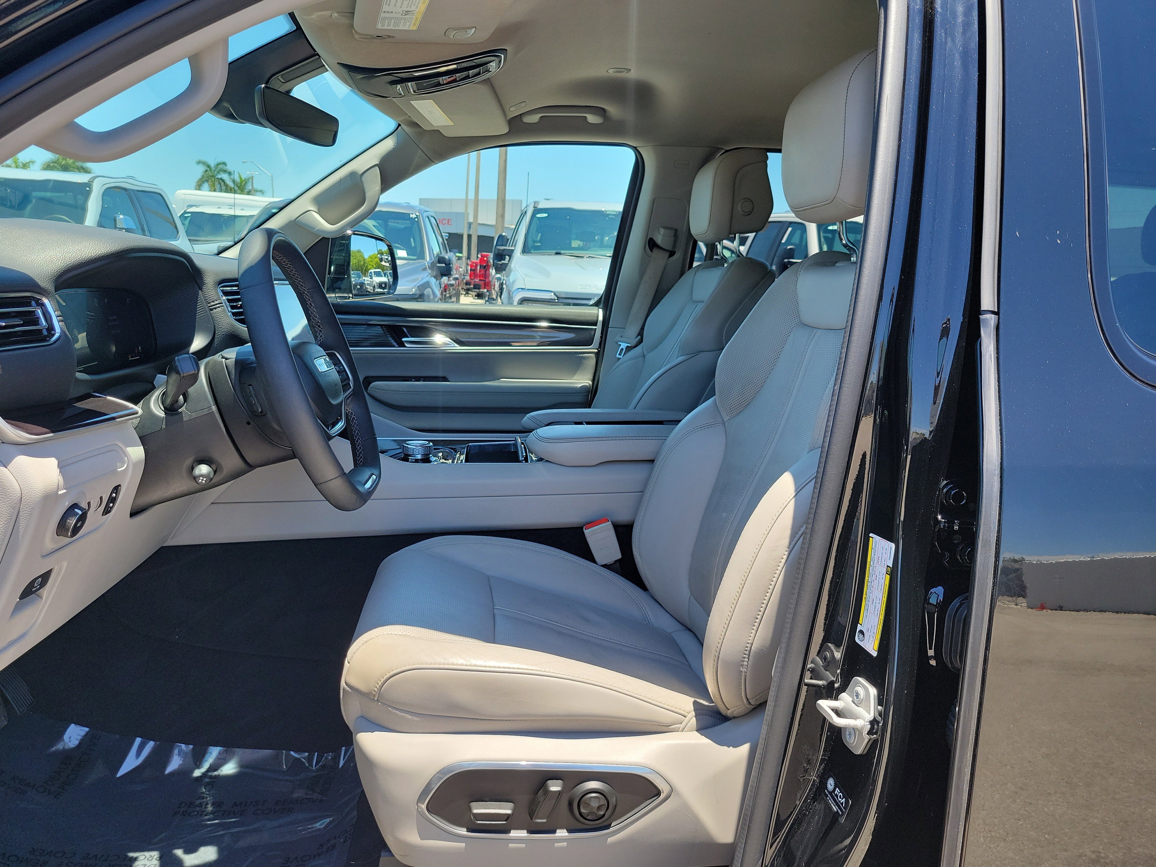 Used 2023 Jeep Wagoneer 2WD w/ Convenience Group I image 11