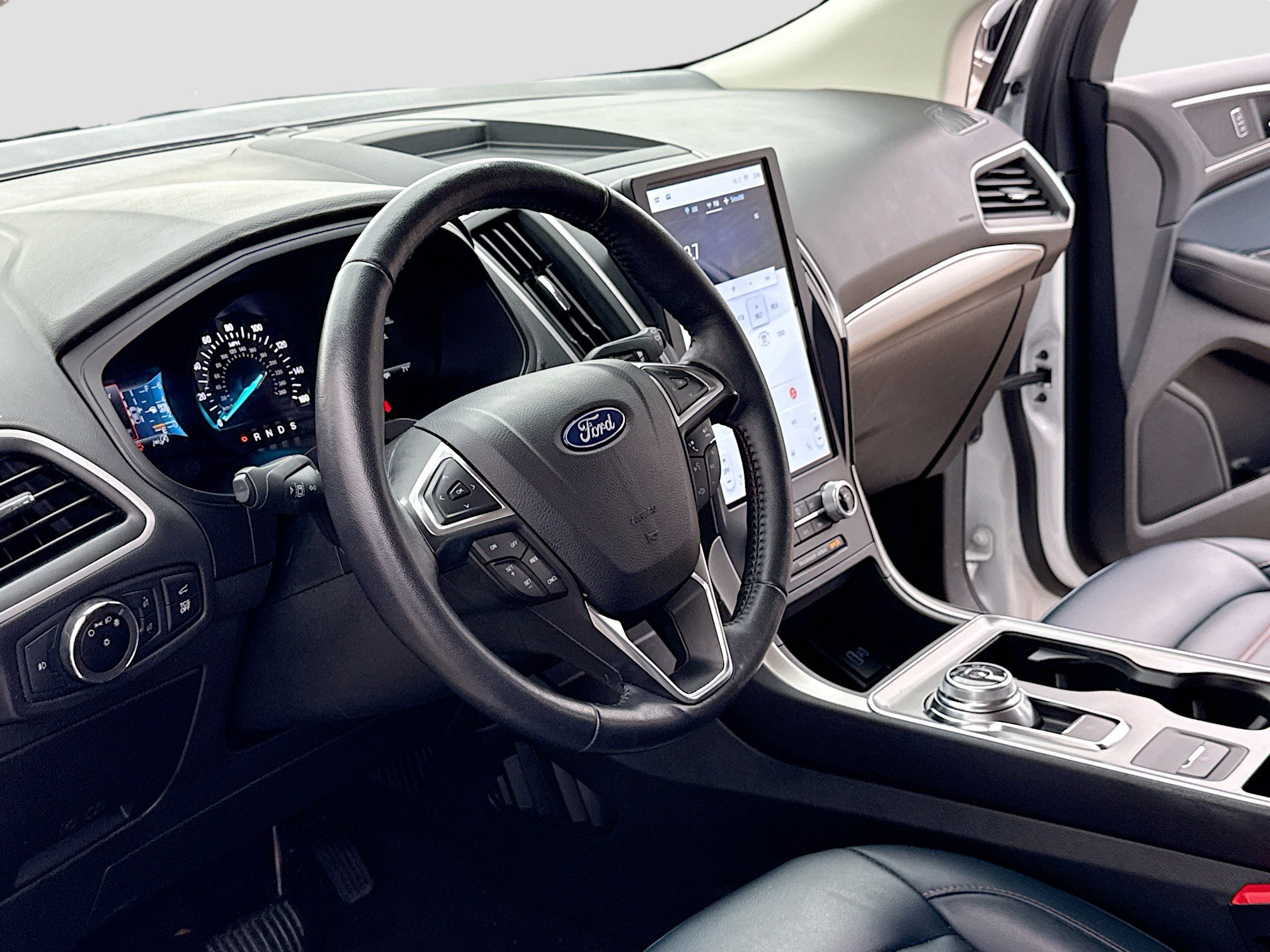 Certified 2023 Ford Edge SEL w/ Sport Appearance Package AWD/4WD image 4