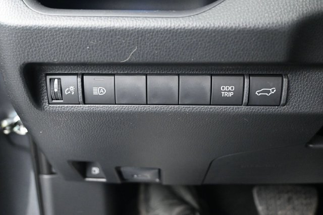 Used 2025 Toyota RAV4 XSE AWD/4WD image 8