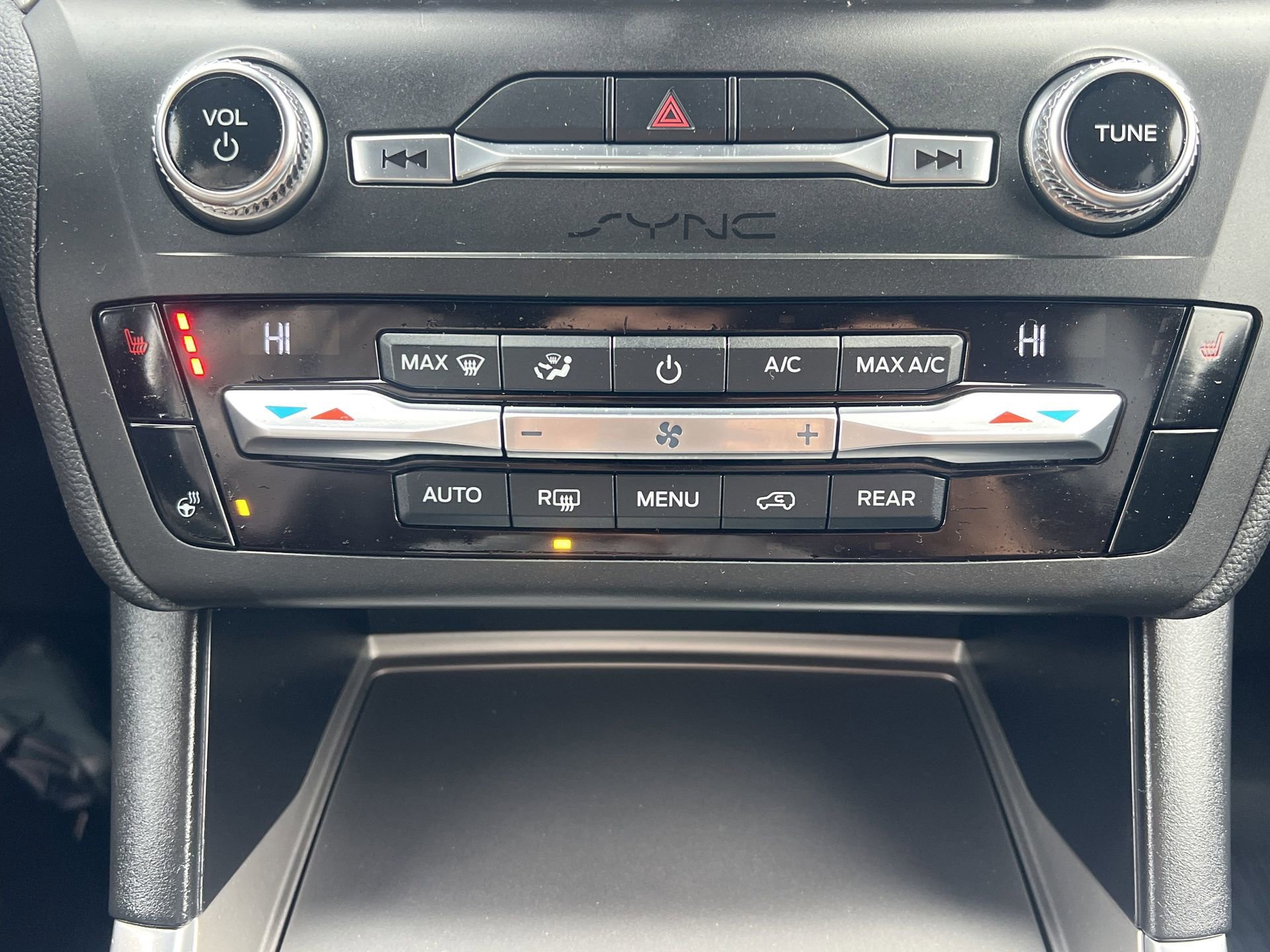 Certified 2020 Ford Explorer XLT w/ Equipment Group 202A image 9