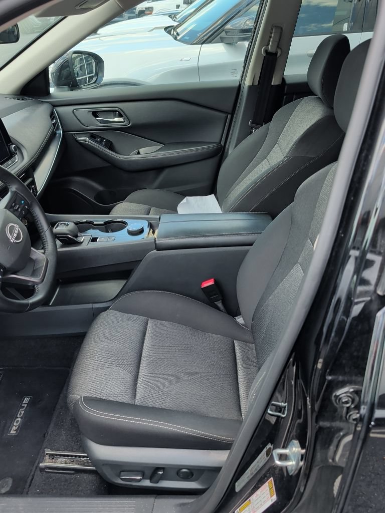 Used 2025 Nissan Rogue SV AWD/4WD image 7