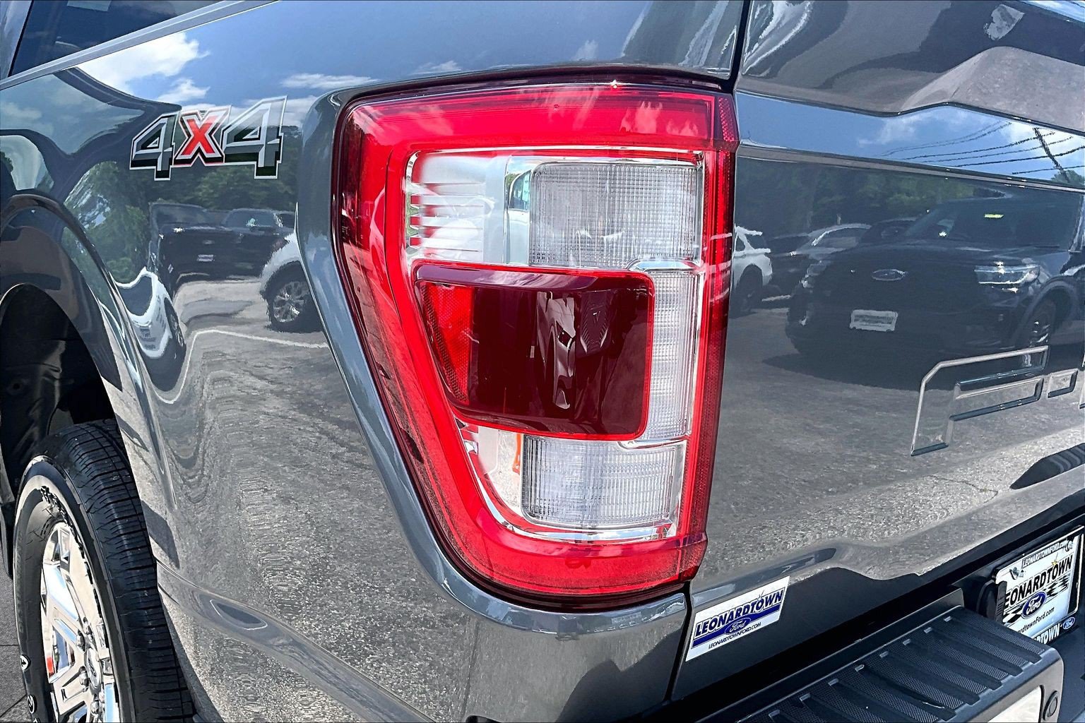 Certified 2022 Ford F150 Lariat w/ Equipment Group 502A High AWD/4WD image 32