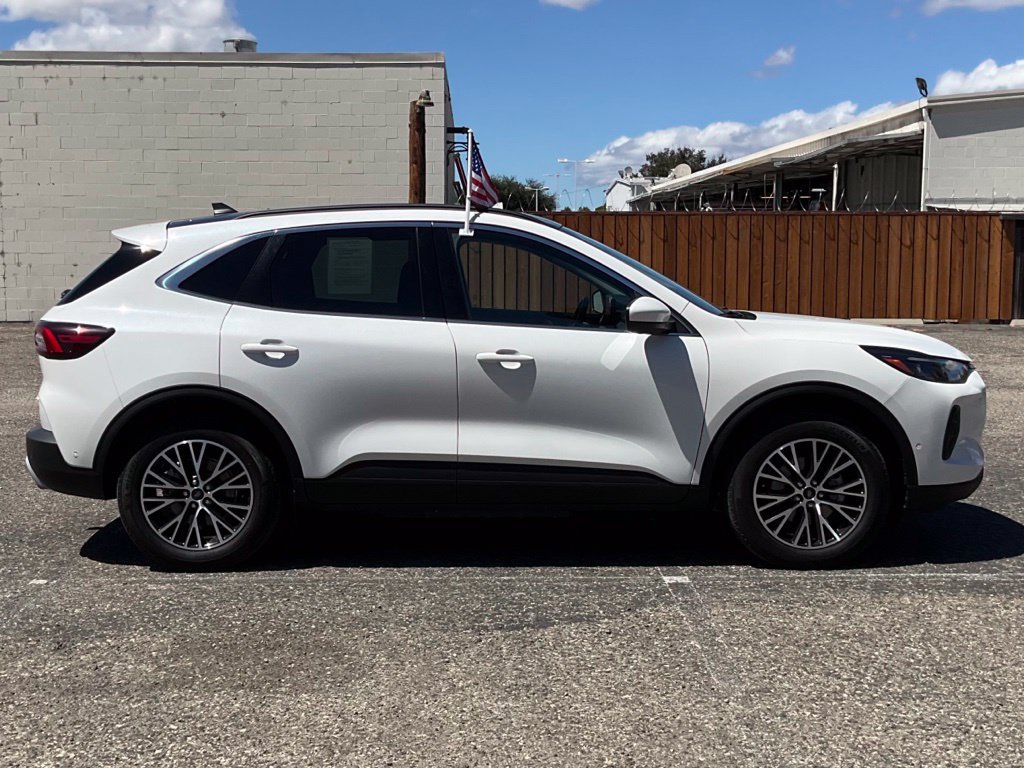 Certified 2024 Ford Escape SE w/ PHEV Premium Package FWD image 7
