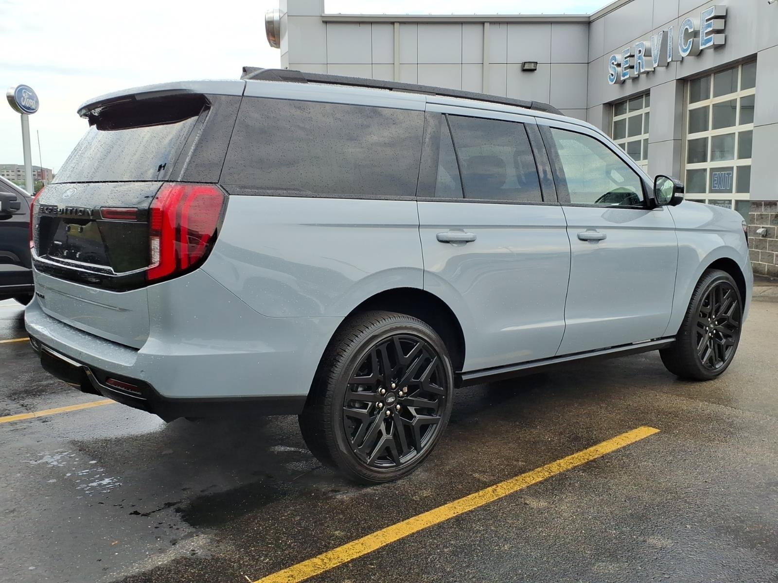 Certified 2026 Ford Expedition Platinum w/ Stealth Performance Package AWD/4WD image 5