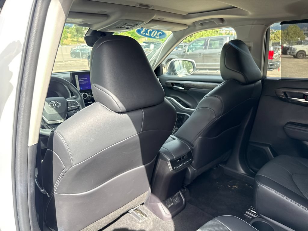 Used 2023 Toyota Highlander Limited AWD/4WD image 23