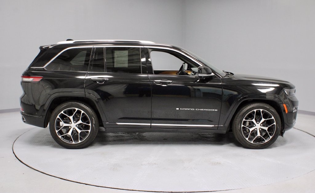 Used 2024 Jeep Grand Cherokee Summit AWD/4WD image 7