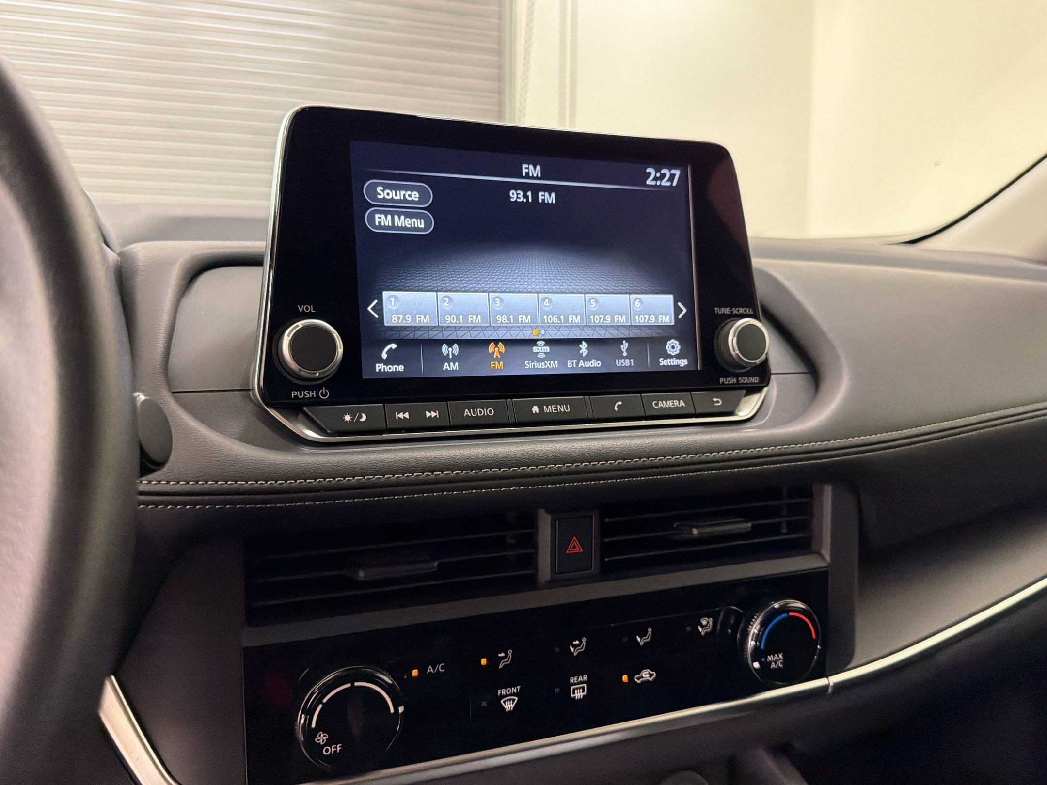 Used 2025 Nissan Rogue S AWD/4WD image 21