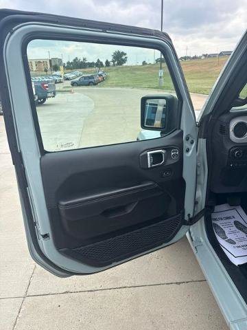 Used 2024 Jeep Wrangler Unlimited Sahara AWD/4WD image 17