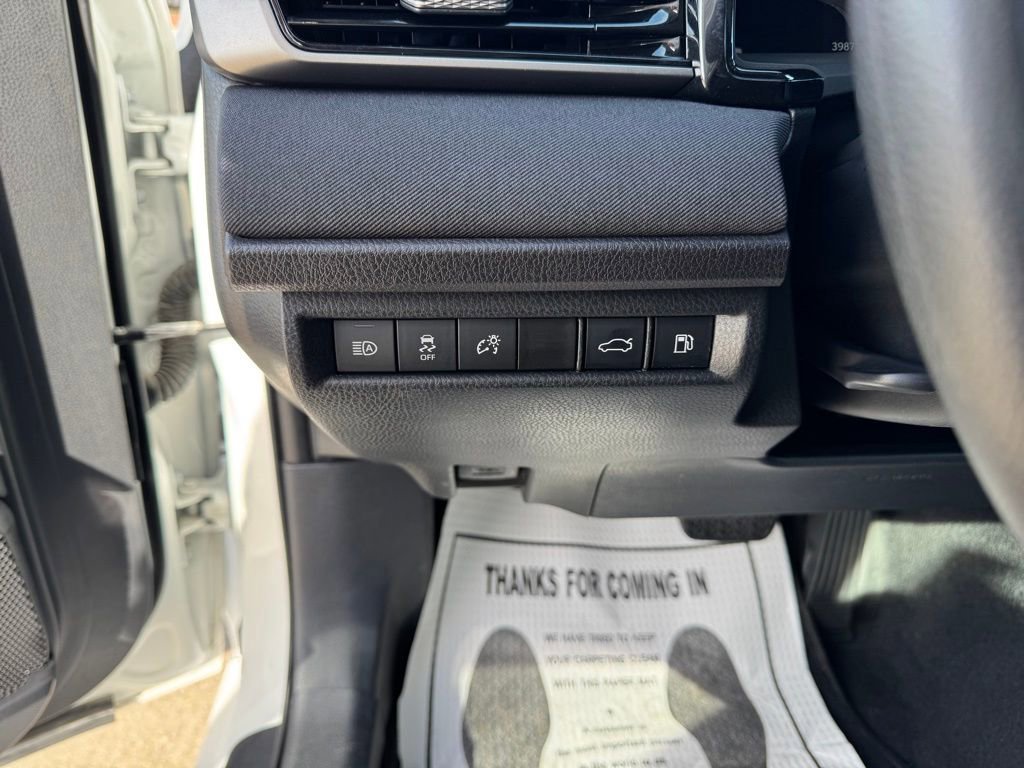 Used 2025 Toyota Camry LE image 10