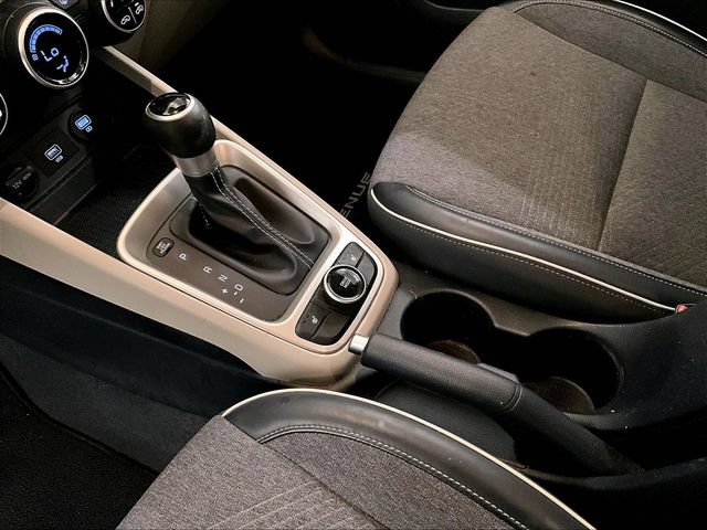 Used 2020 Hyundai Venue FWD image 16