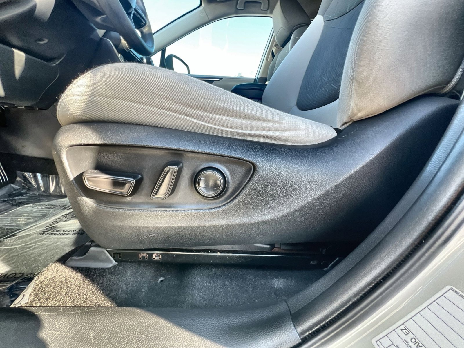 Used 2020 Toyota RAV4 XLE image 14