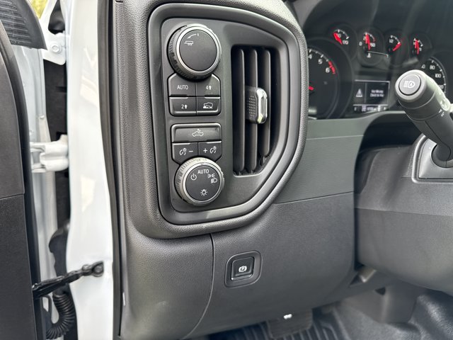 Used 2025 Chevrolet Silverado 1500 W/T w/ Trailering Package AWD/4WD image 13