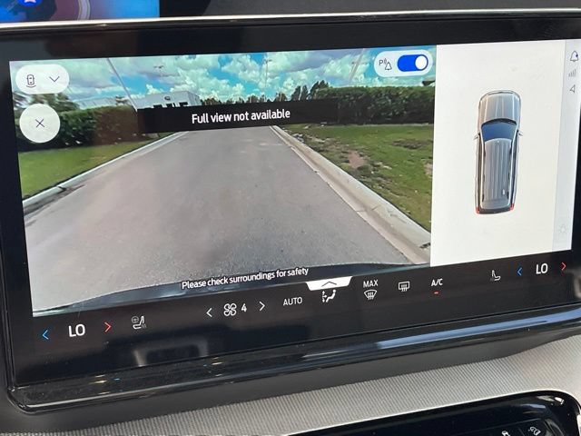 Certified 2025 Ford Expedition Active AWD/4WD image 33