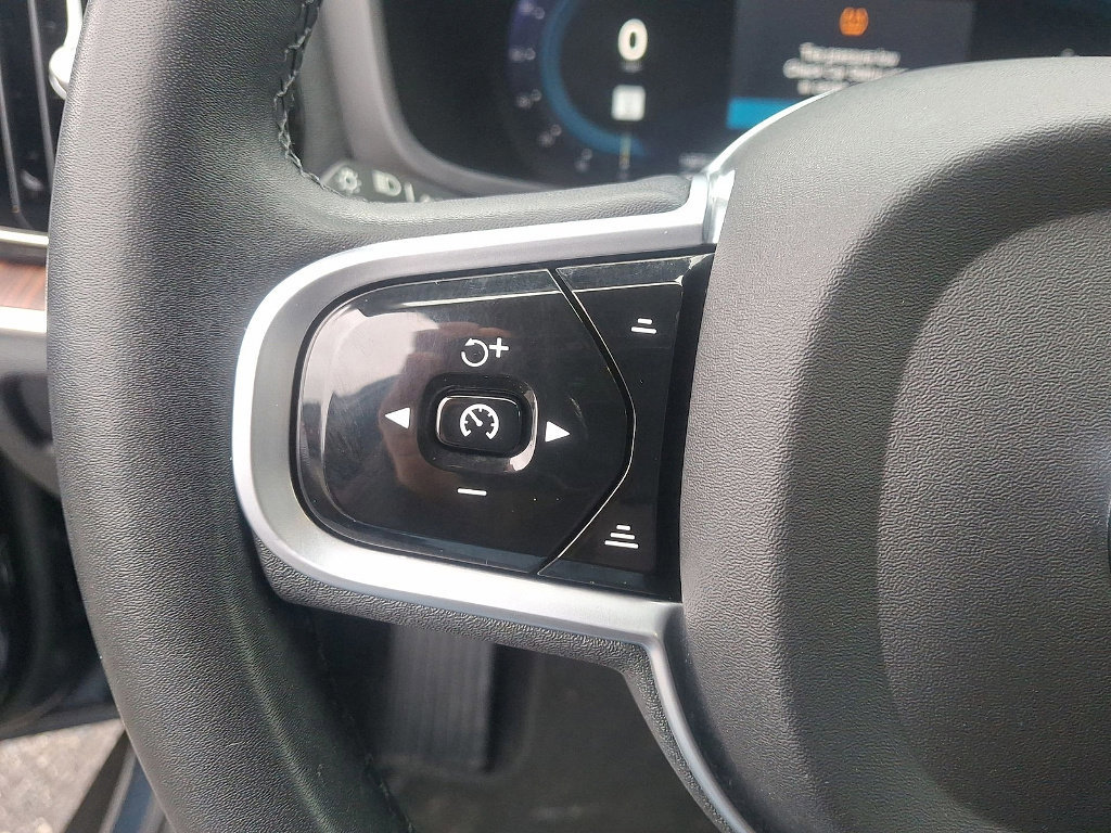 Used 2023 Volvo V60 B5 Cross Country Plus image 28