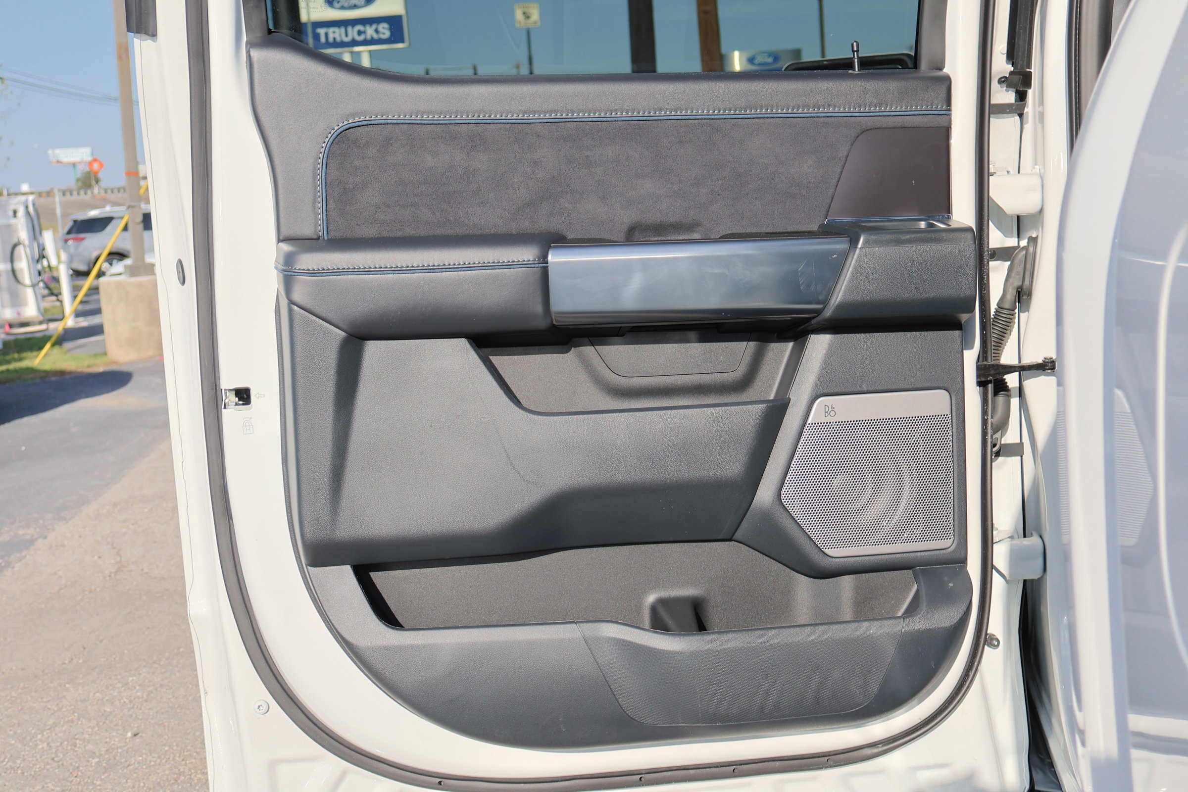 Certified 2025 Ford F150 Platinum w/ FX4 Off-Road Package image 27