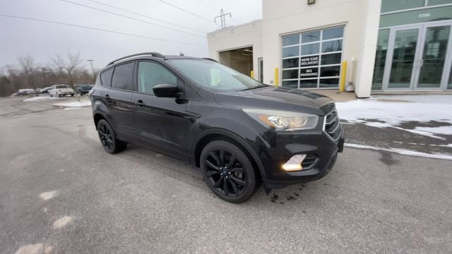 Certified 2017 Ford Escape SE w/ Equipment Group 201A image 2