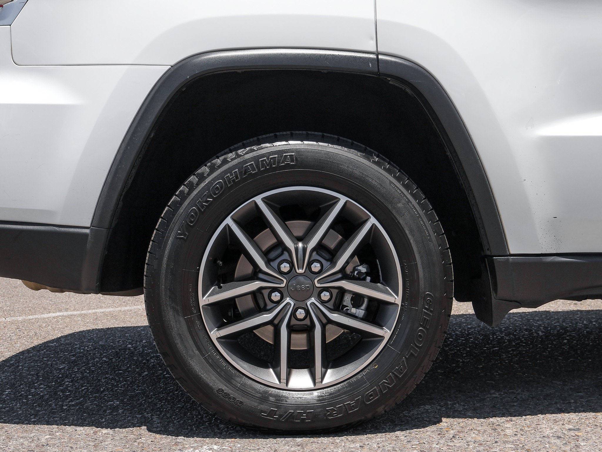Used 2022 Jeep Grand Cherokee Limited AWD/4WD image 12