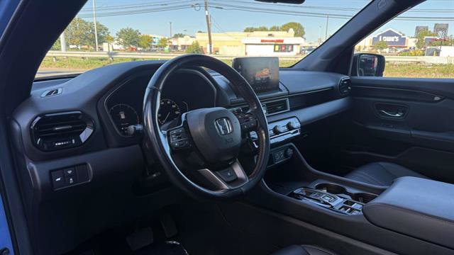 Used 2025 Honda Pilot TrailSport image 9