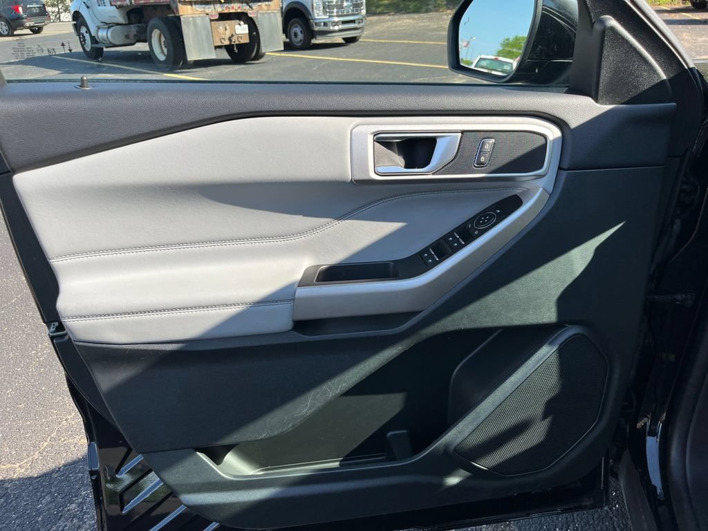 Certified 2023 Ford Explorer XLT w/ Equipment Group 202A AWD/4WD image 18