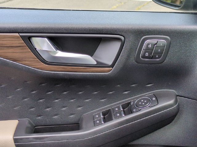 Certified 2020 Ford Escape Titanium AWD/4WD image 12