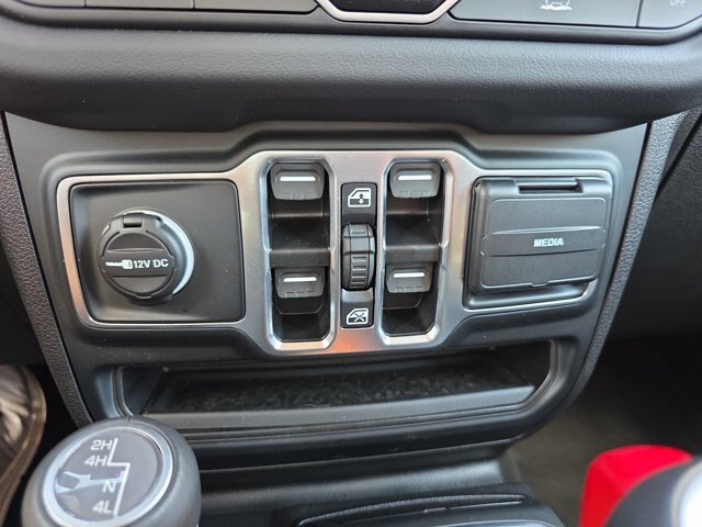 Used 2025 Jeep Gladiator Sport AWD/4WD image 24