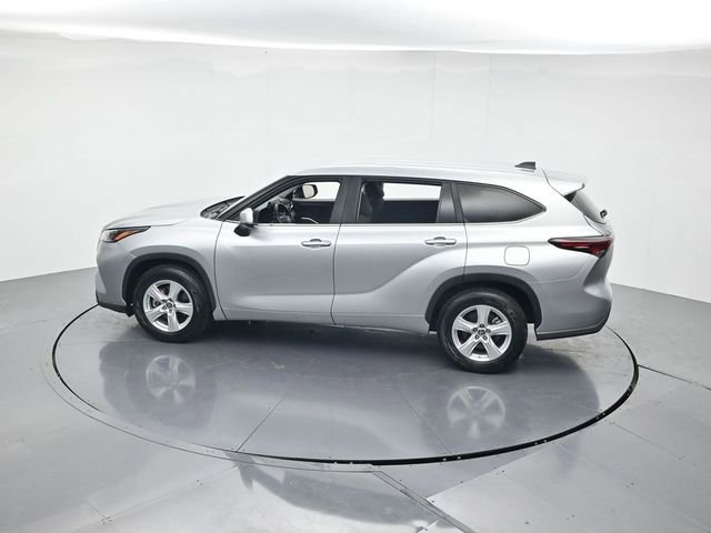 Used 2024 Toyota Highlander LE image 44