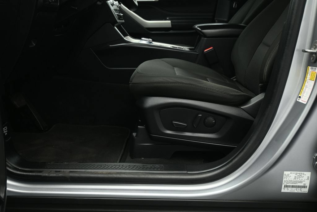 Certified 2022 Ford Explorer XLT RWD image 9