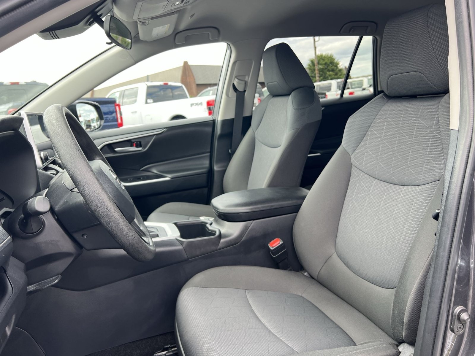Used 2025 Toyota RAV4 XLE FWD image 13