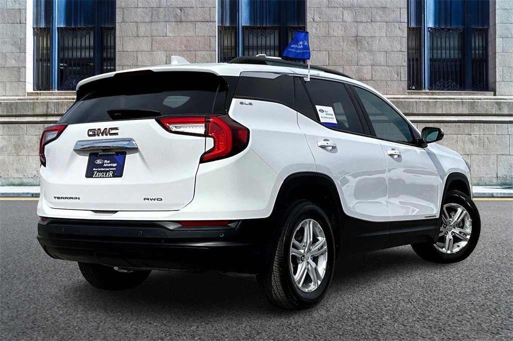 Used 2023 GMC Terrain SLE w/ Driver Convenience Package image 12