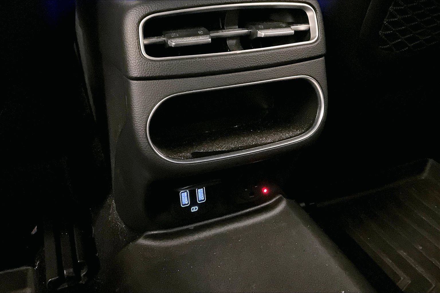 Used 2022 Genesis GV70 2.5T w/ Advanced Package image 32