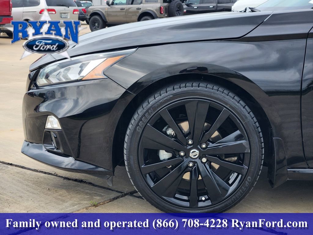Used 2022 Nissan Altima 2.5 SR w/ Midnight Edition Package FWD image 5