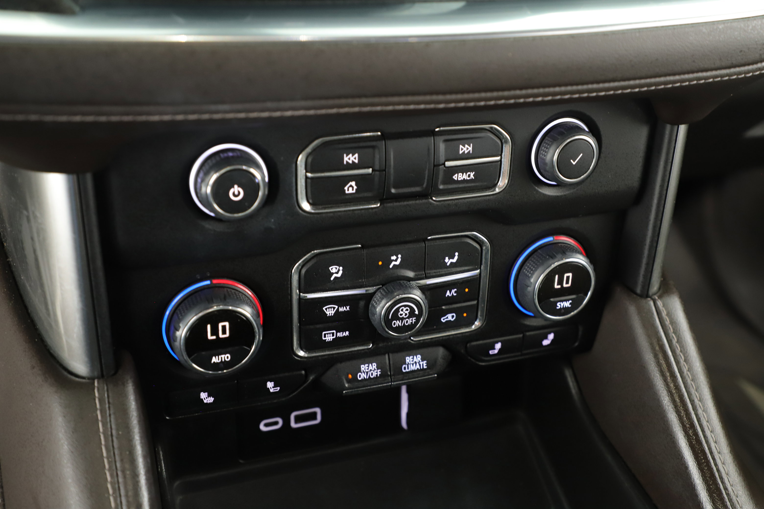 Used 2022 Chevrolet Tahoe Z71 w/ Luxury Package image 14