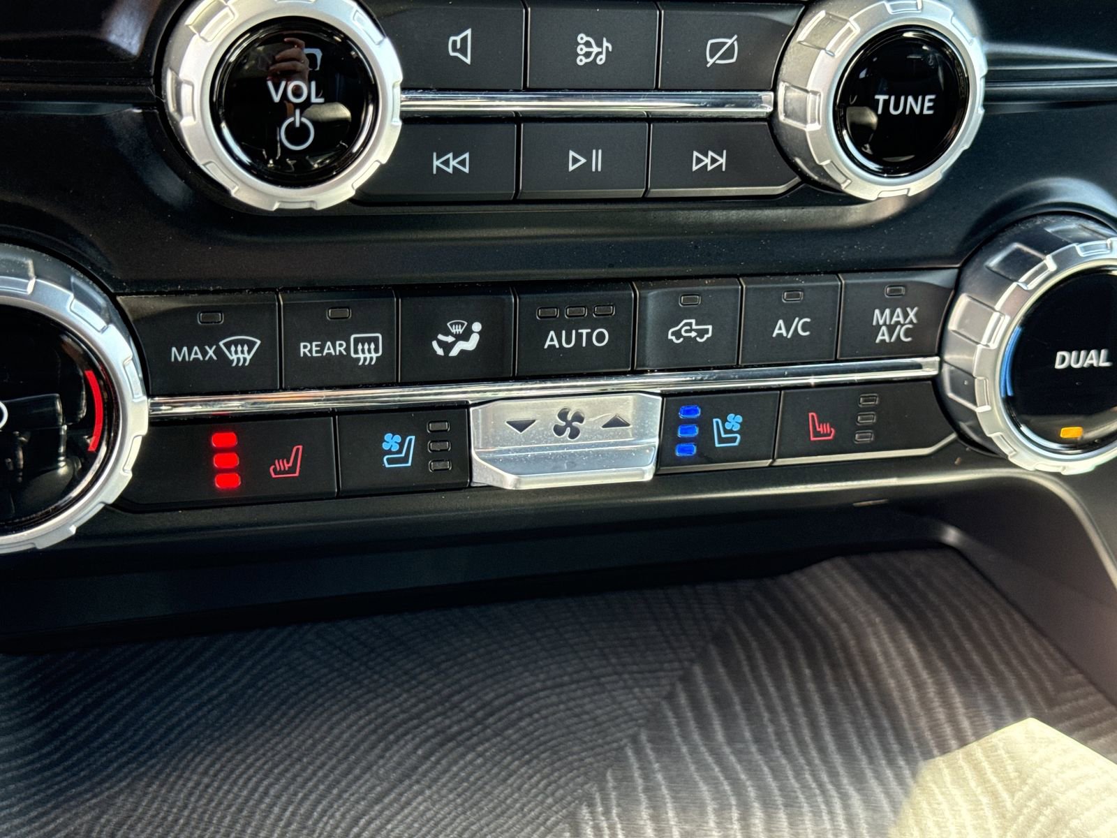 Certified 2023 Ford F150 Platinum image 22