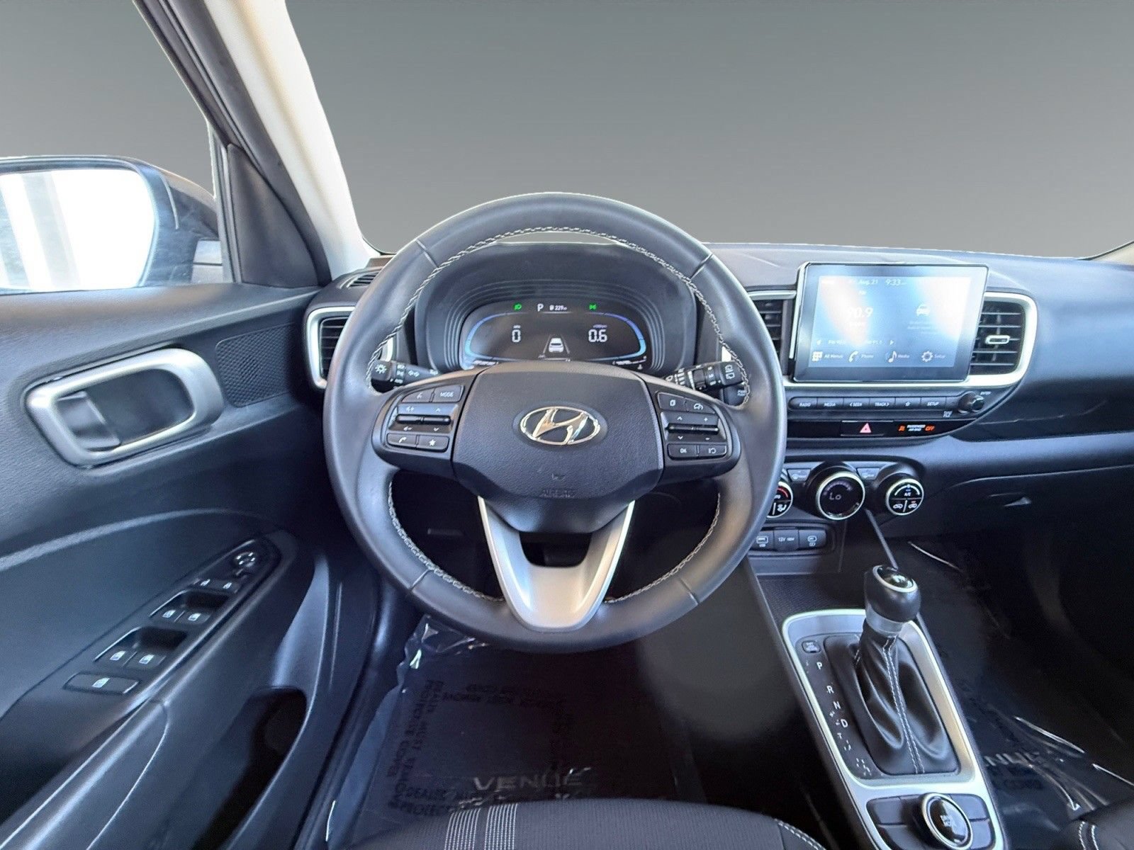 Used 2024 Hyundai Venue SEL FWD image 17