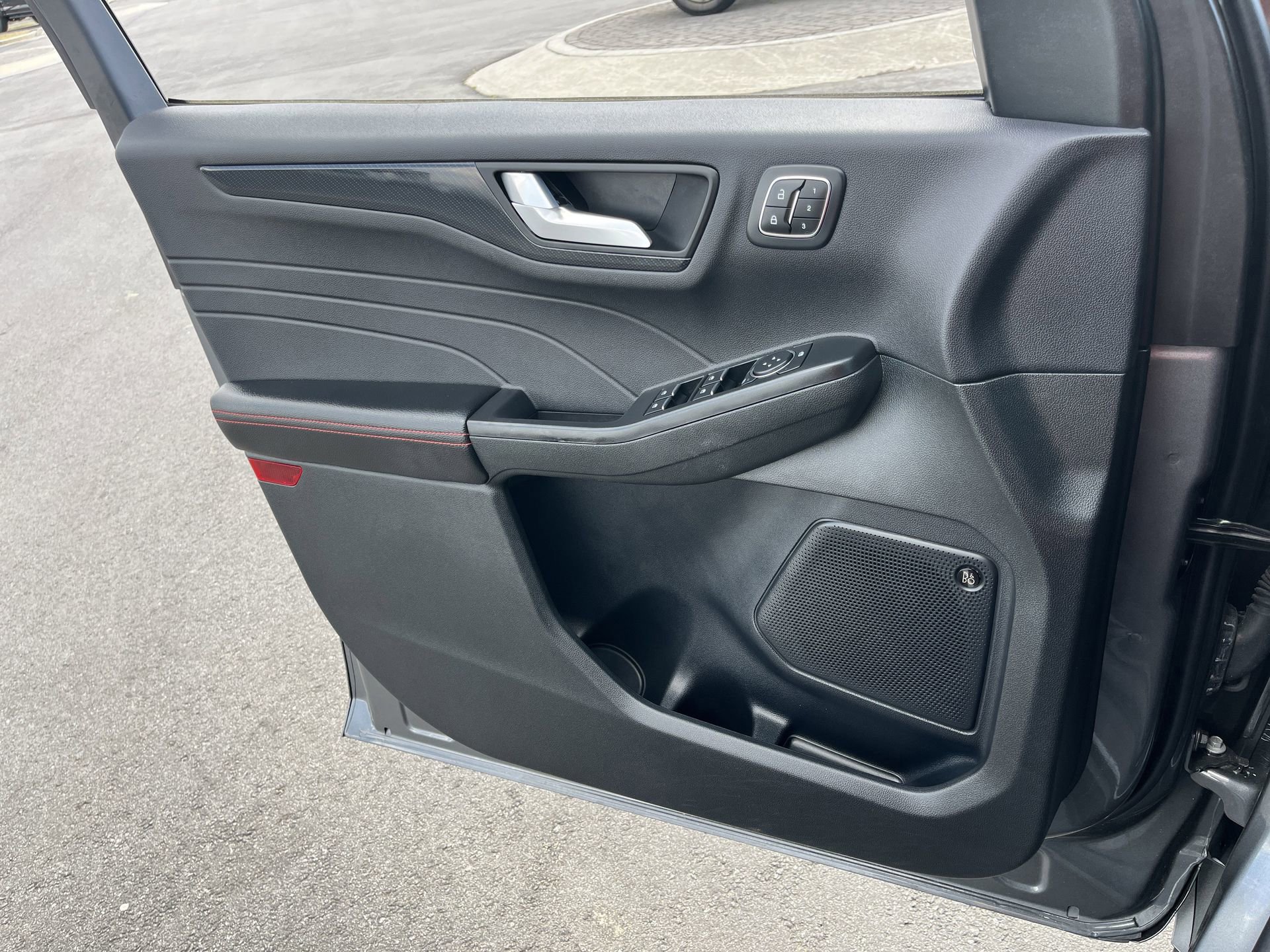 Certified 2025 Ford Escape ST-Line Elite w/ Premium Technology Package image 19