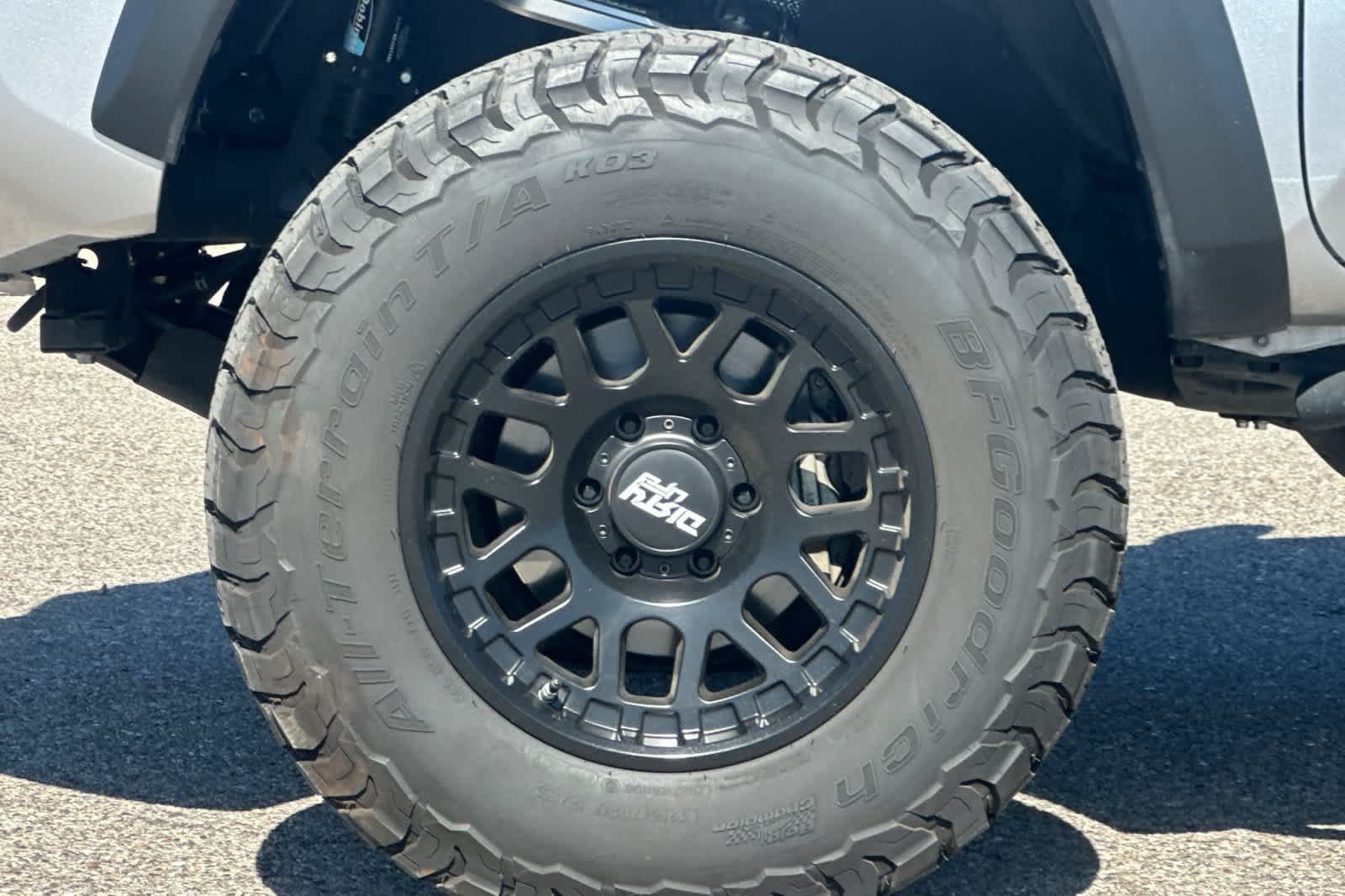 Used 2021 Toyota Tacoma TRD Off-Road w/ Technology Package AWD/4WD image 25