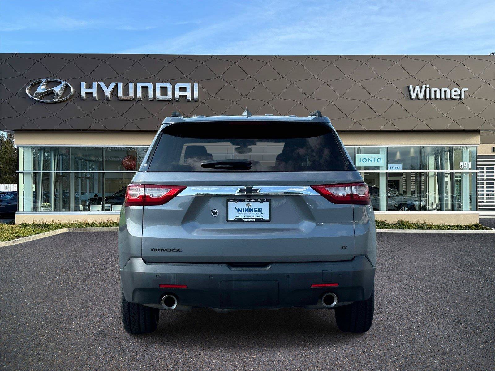 Used 2019 Chevrolet Traverse LT FWD image 4