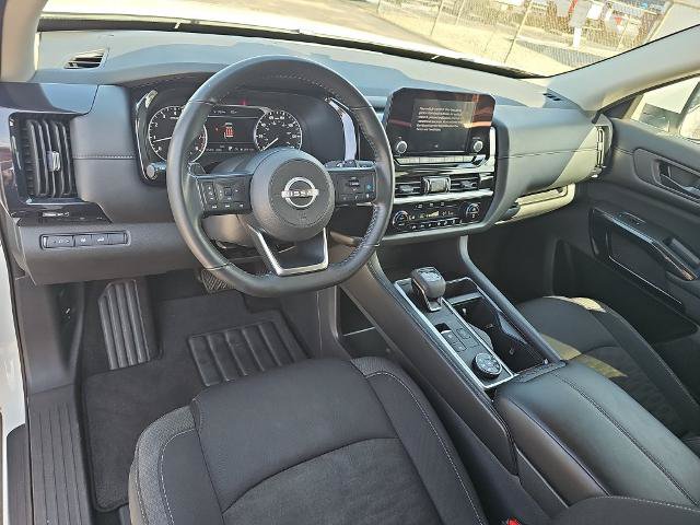 Used 2025 Nissan Pathfinder SV AWD/4WD image 16
