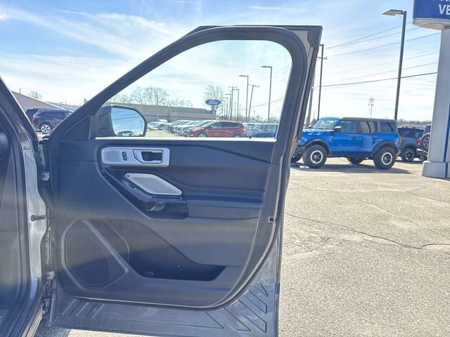 Certified 2022 Ford Explorer Platinum w/ Equipment Group 601A image 28