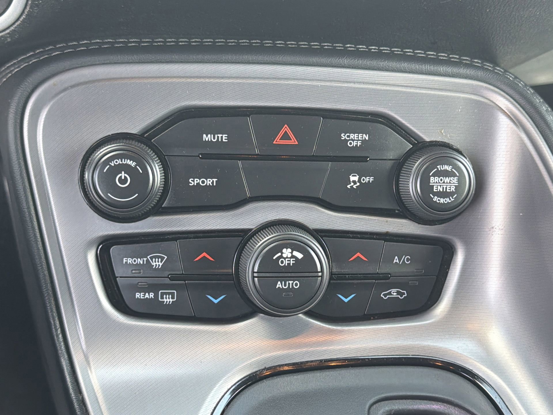 Used 2023 Dodge Challenger SXT w/ Blacktop Package image 15