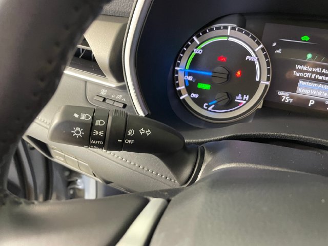 Used 2024 Toyota Highlander XLE AWD/4WD image 12