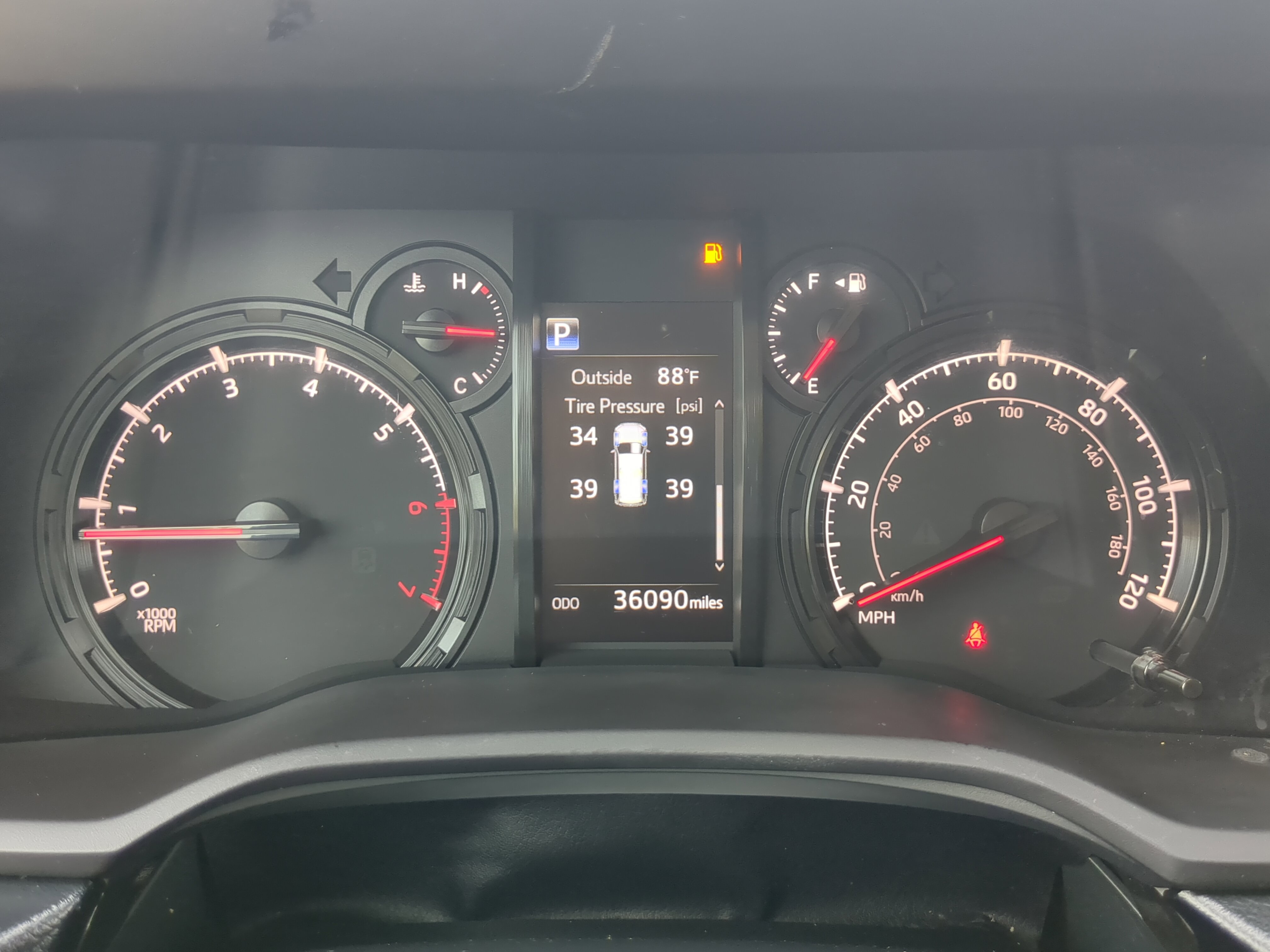 Used 2020 Toyota 4Runner SR5 Premium w/ Moonroof Package RWD image 26