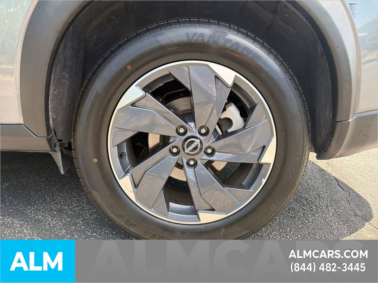Used 2025 Nissan Rogue SV FWD image 23