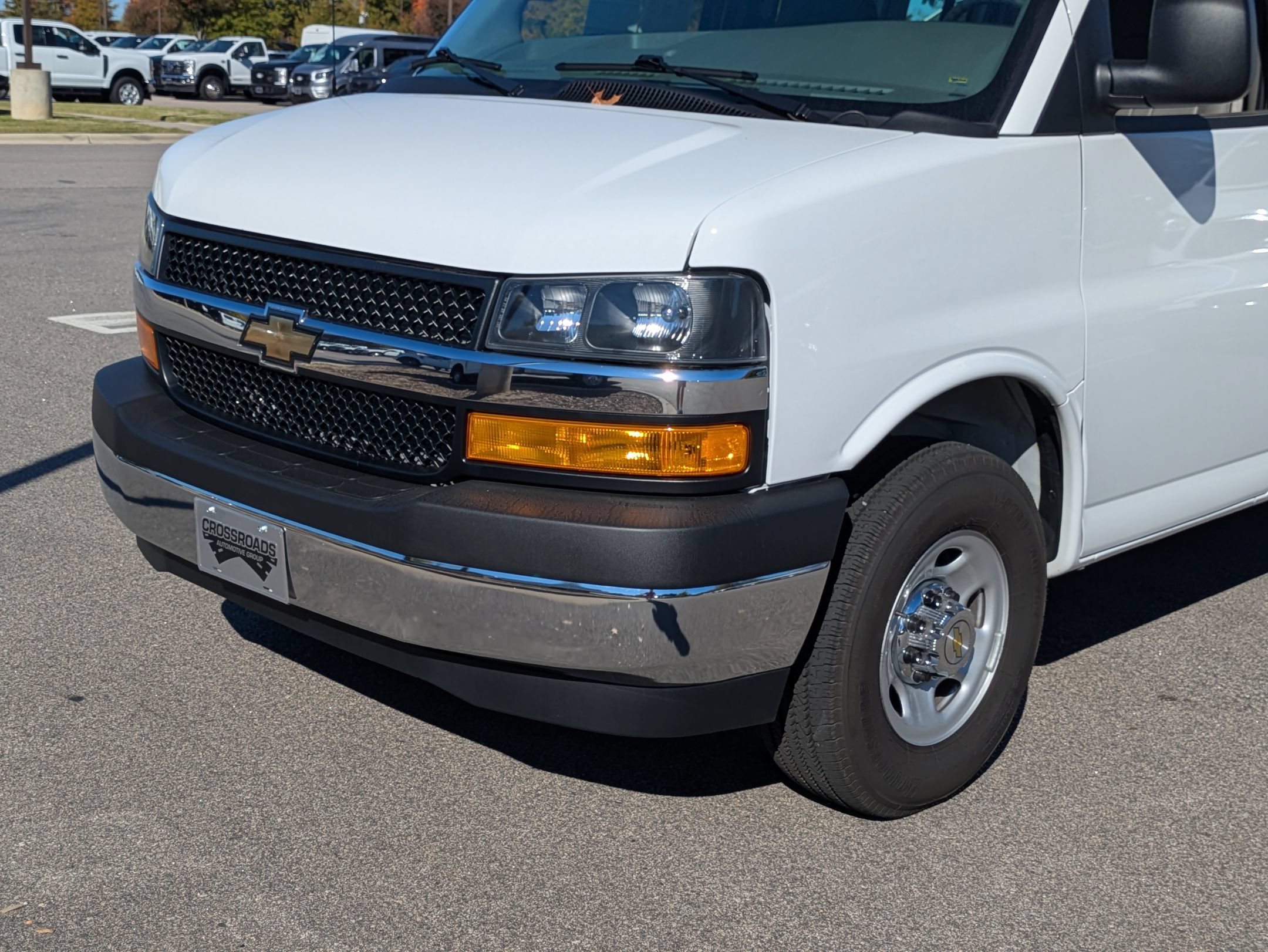 Used 2025 Chevrolet Express 3500 Extended w/ Driver Convenience Package RWD image 9