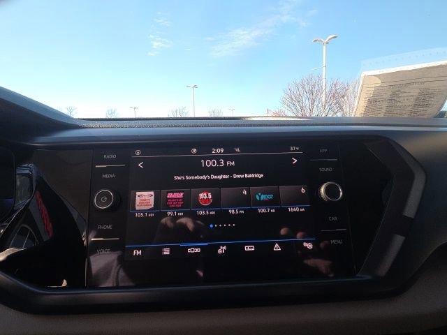 Used 2022 Volkswagen Taos SE image 25