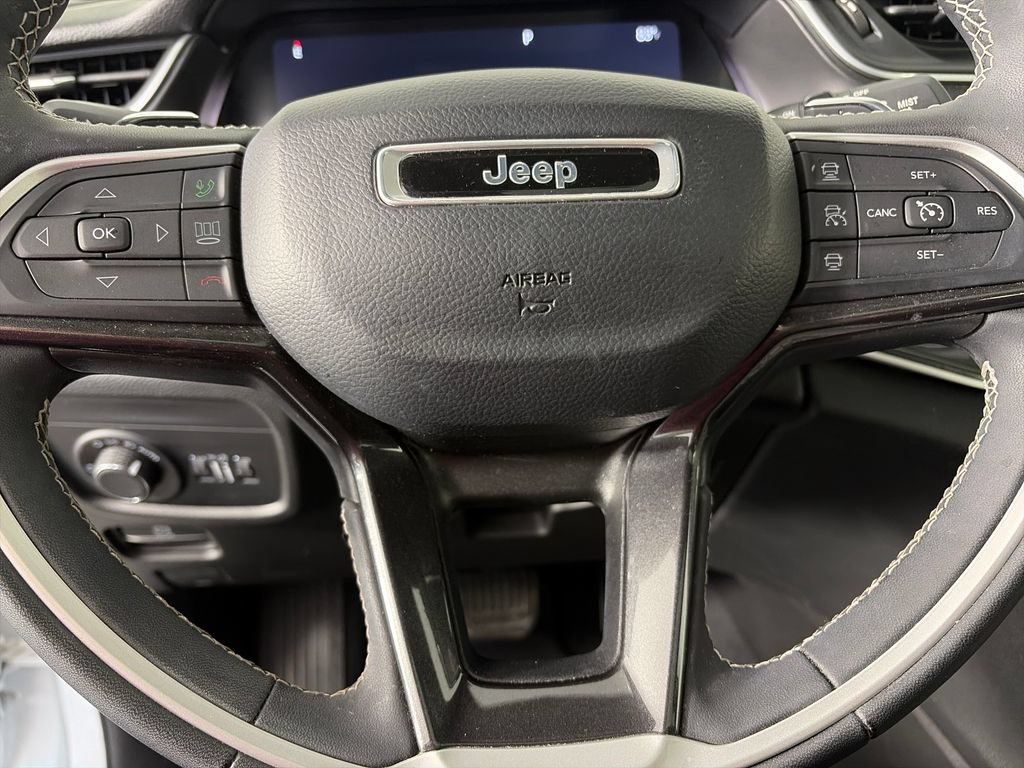 Used 2023 Jeep Grand Cherokee Altitude AWD/4WD image 16