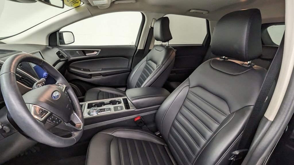Certified 2024 Ford Edge SEL w/ Convenience Package AWD/4WD image 2