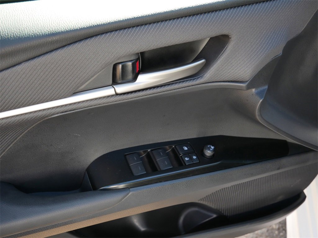 Used 2025 Toyota Camry SE image 15