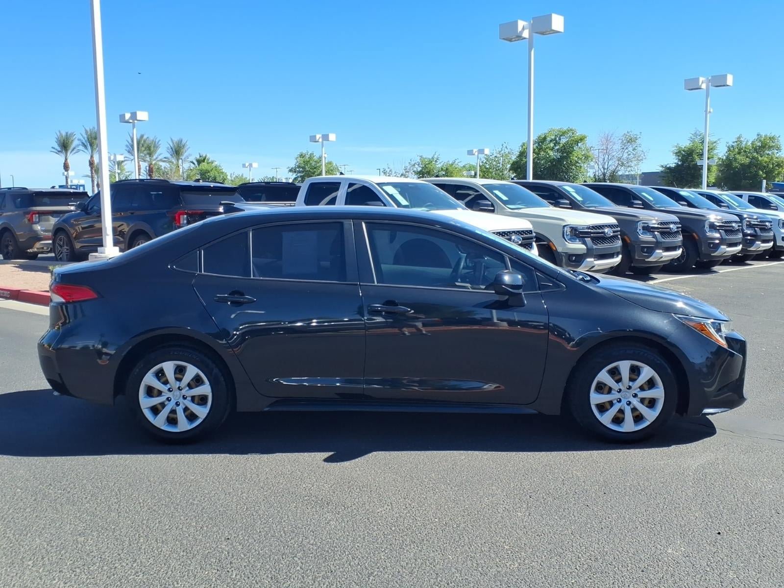Used 2020 Toyota Corolla LE w/ Carpet Mat Package (TMS) FWD image 3